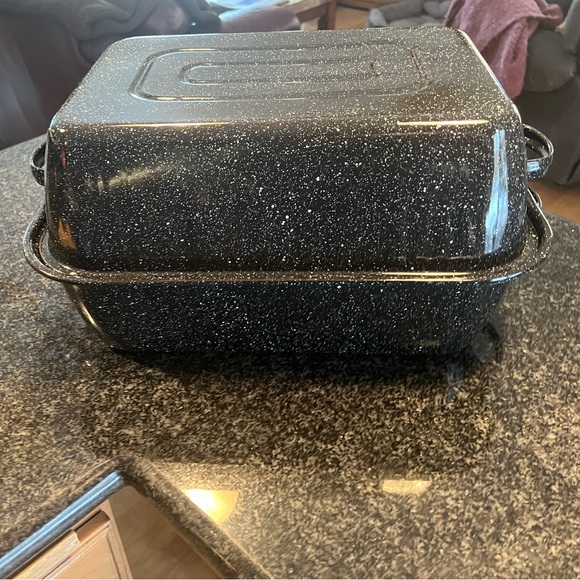 Kitchen Large Enamel Roasting Pan Excellent Condition Only Has 1